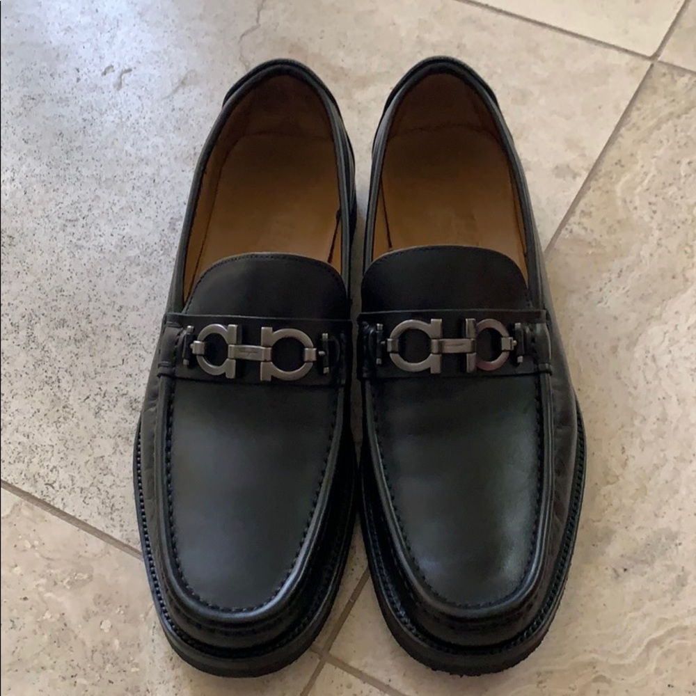 ALMOST NEW Ferragamo moccasin with gancini buckle